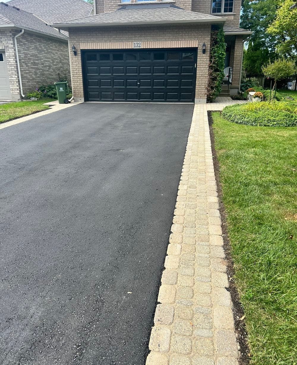 Gallery photos for Driveway and Patio Interlock Renovation in Ancaster: Image #4