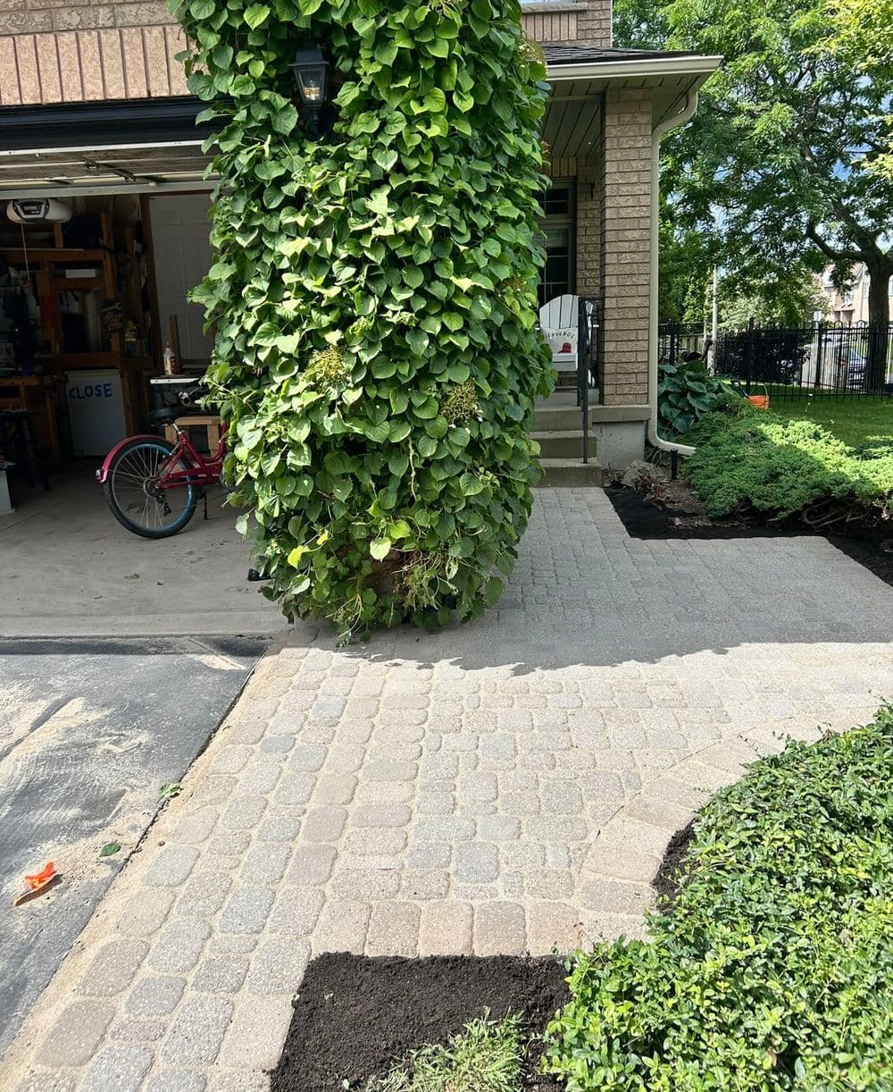 Gallery photos for Driveway and Patio Interlock Renovation in Ancaster: Image #7