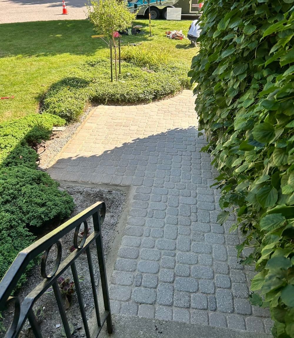Gallery photos for Driveway and Patio Interlock Renovation in Ancaster: Image #5